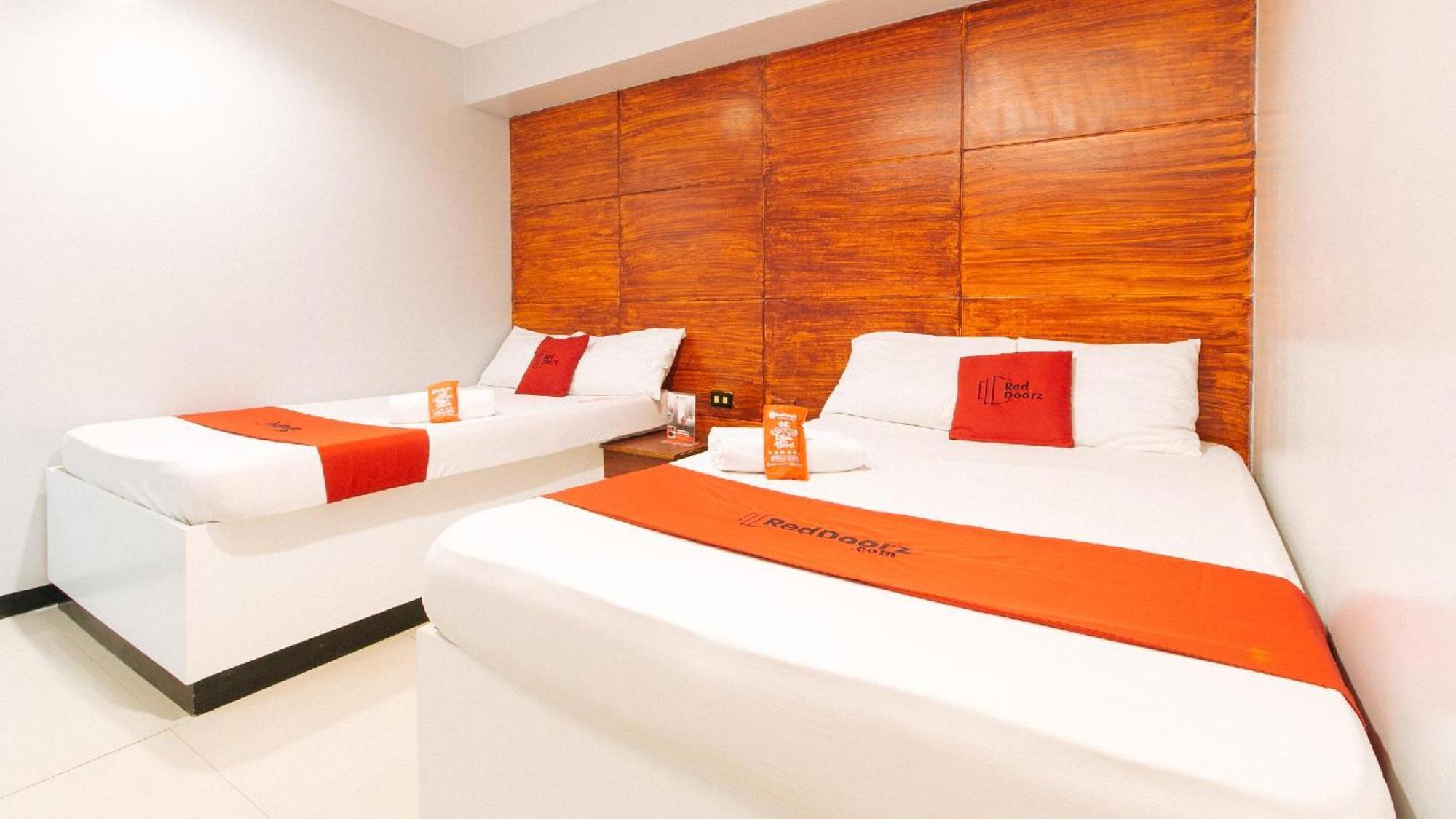 RedDoorz at Homa Resort Hotel Santiago  Buitenkant foto