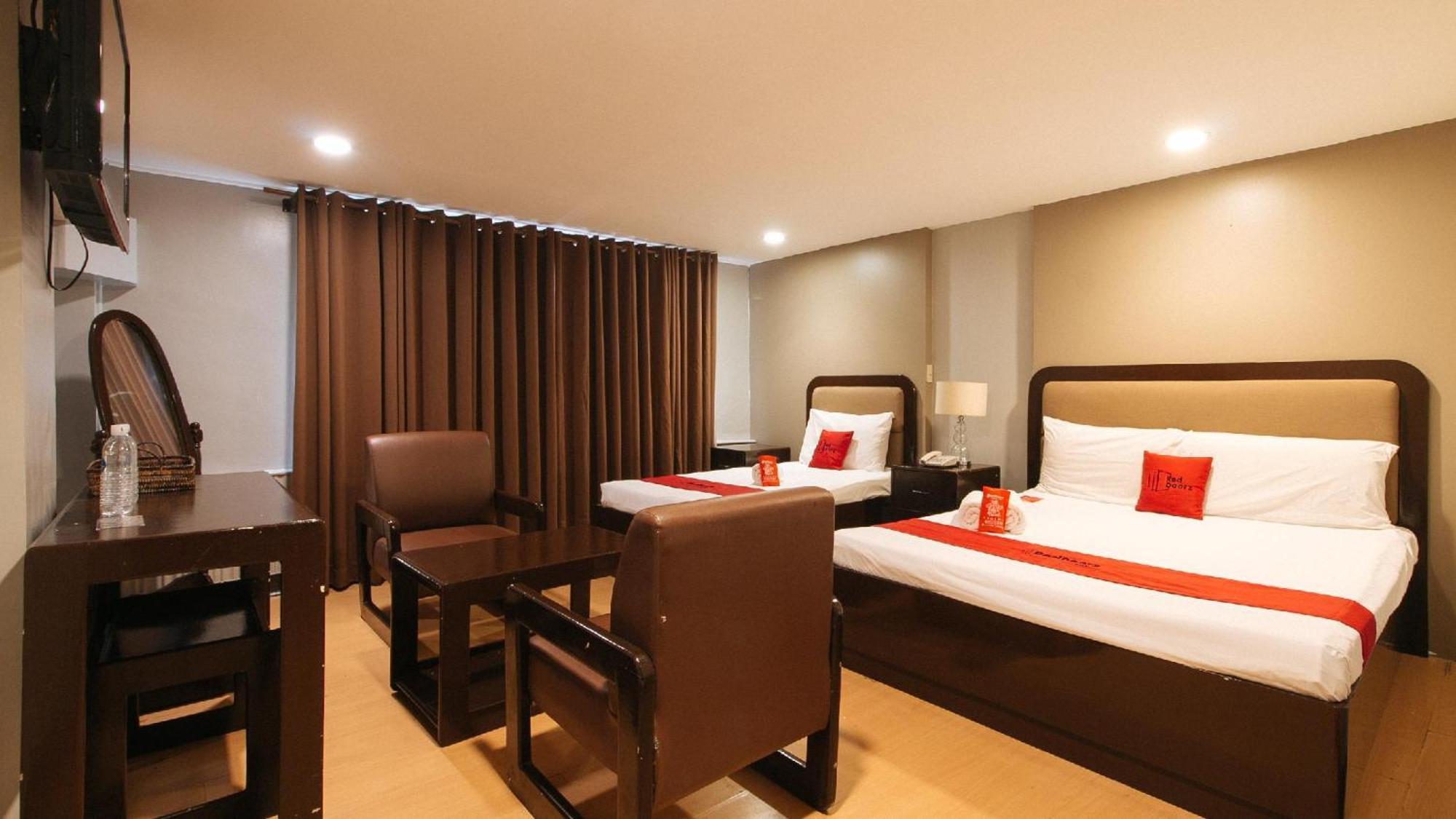 RedDoorz at Homa Resort Hotel Santiago  Buitenkant foto