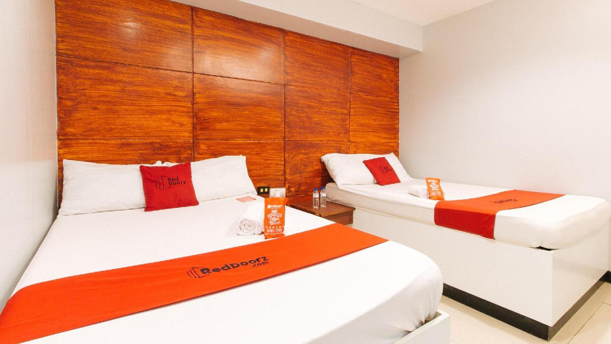RedDoorz at Homa Resort Hotel Santiago  Buitenkant foto