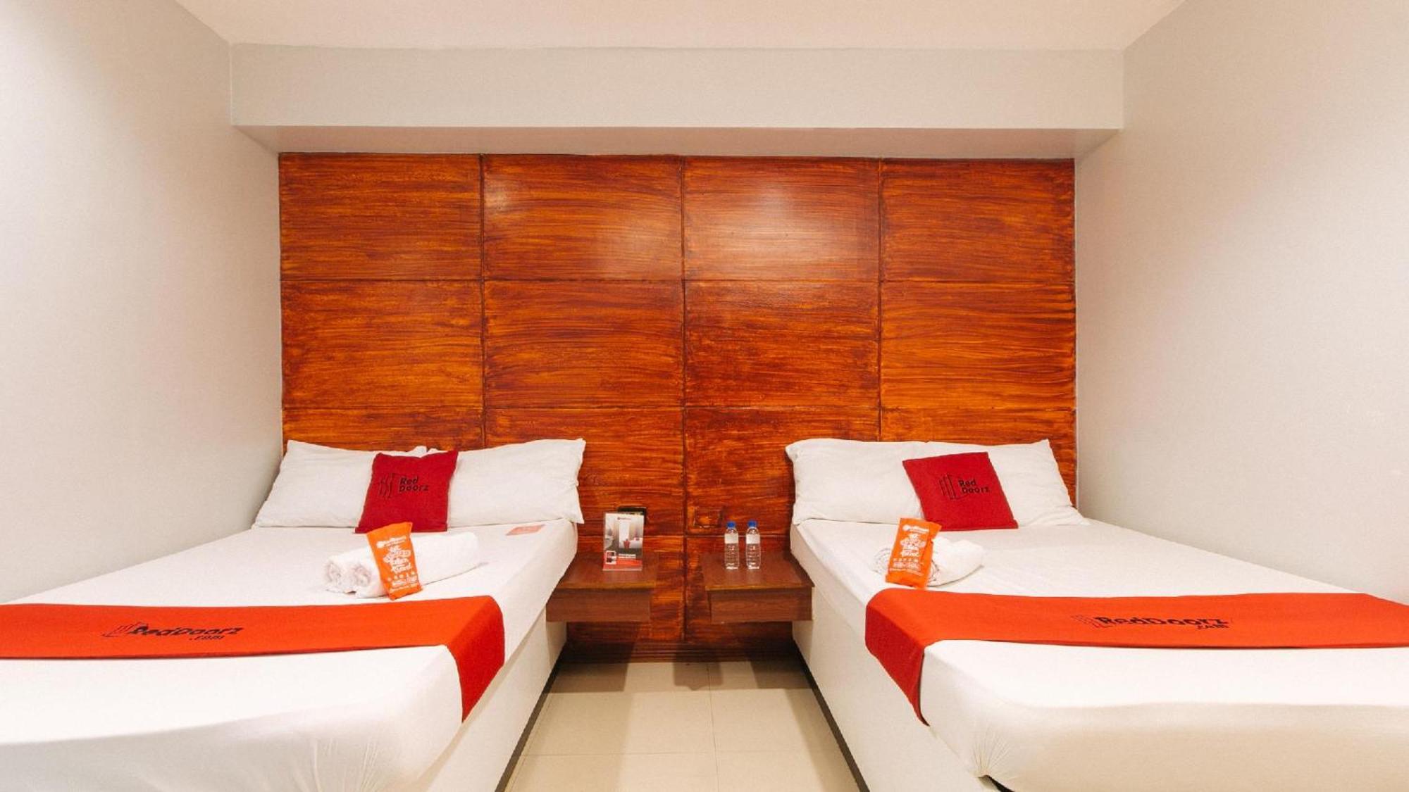 RedDoorz at Homa Resort Hotel Santiago  Buitenkant foto